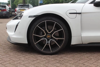 Porsche Taycan Porsche Taycan Performance 84 kWh / Panoramadak / 360Camera / Luchtvering / 20'' / Dodehoek / Stuurverwarming / Getint glas / Stoelverwarming / Warmtepomp - afbeelding nr 14