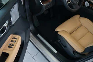 Volvo XC60 Volvo XC60 2.0 T8|455PK AWD|Org NL|1ste Eig|Ultimate Bright|Luchtv.|Bowers & Wilkins|Trekhaak|Head-Up|Pano|Crystal|Dealer Onderhouden - afbeelding nr 9