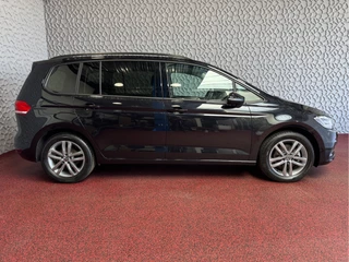 Volkswagen Touran Volkswagen Touran 1.5 TSI 150PK 7P CARPLAY NAVI CAMERA LED ELEK.KLEP VIR.COCKPIT DODE.HOEK DET. STOELVERW KEYLESS 7P 7PERS 10/2024 
