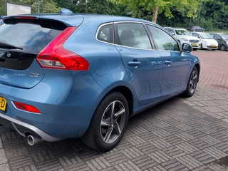 Volvo V40 Volvo V40 2.0 D2 R-Design Business | Origineel NL | Navi | Bi-Xenon | Clima | Cruise | Leder+Alcantara | Stoelverwarming | Pdc | Licht+Regensensor | 16''lm | Voorruitverwarming - afbeelding nr 37