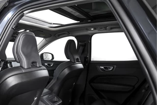 Volvo XC60 Volvo XC60 2.0 T6 Plug-in hybrid AWD Plus Dark | S/K-Panodak | Dig. Cockpit | Adapt. Cruise | Memory Stoelen | Elek. Klep | Stoel-+stuurverw. | 360 Camera | Harman/Kardon | NAV+App. Connect | LM 19