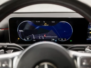 Mercedes-Benz A-Klasse Automaat (APPLE CARPLAY, GROOT NAVI, CAMERA, LEDER/ALCANTARA, DIAMOND GRILL, SPORTSTOELEN, STOELVERWARMING, GETINT GLAS, WIDESCREEN, NIEUWE APK, NIEUWSTAAT) - afbeelding nr 22
