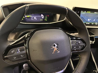 Peugeot 2008 Peugeot 2008 1.2 PureTech 130 GT Black Style Airco ECC Navi Carplay Cruise Control PDC VA + Camera Full LED 17
