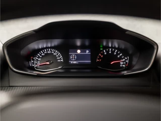 Peugeot 2008 Peugeot 2008 1.2 PureTech Sport Automaat (APPLE CARPLAY, GROOT NAVI, 360 CAMERA, LM VELGEN, SPORTSTOELEN, CRUISE, LANE ASSIST, NIEUWE APK, NIEUWSTAAT) - afbeelding nr 22