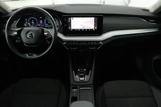 Škoda Octavia Skoda Octavia 1.0 e-TSI Business Edition Plus |  Stoelverwarming | Trekhaak | Camera | Adaptive cruise | Memory | Carplay | Side Assist | Full LED | Keyless | Park Assist | Navigatie - afbeelding nr 10