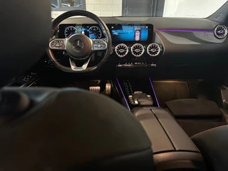 Mercedes-Benz GLA Mercedes-Benz GLA 180 BNS SOL. AMG-LINE l STOELVER l CAMERA l SFEERVERL l 19INCH l - afbeelding nr 15
