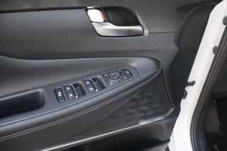 Hyundai Santa Fe Hyundai Santa Fe 1.6 T-GDI PHEV Premium Sky | Open Dak | 7 Persoons - afbeelding nr 15