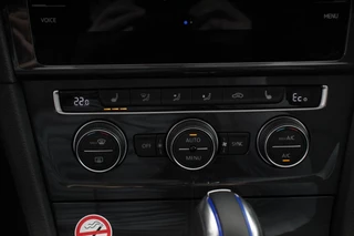 Volkswagen e-Golf Volkswagen e-Golf | Navigatie | Climate control | Virtuel Cockpit | Camera | Keyless | Bluetooth | Cruise Control | Lichtmetalen Velgen | - afbeelding nr 17