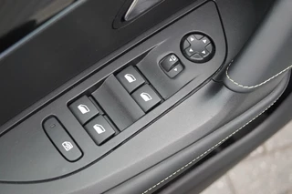 Peugeot e-2008 Peugeot e-2008 e-2008 EV GT Pack 50 kWh / Navi / Camera / Side-assist / ACC / PDC - afbeelding nr 32