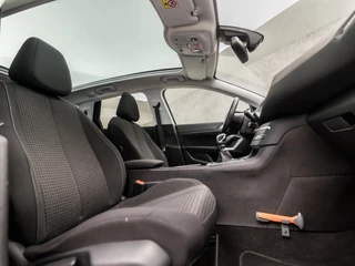 Peugeot 308 Peugeot 308 SW 1.2 PureTech Sport (PANORAMADAK, APPLE CARPLAY, GROOT NAVI, PARKEERSENSOREN, SPORTSTOELEN, GETINT GLAS, CRUISE, LANE ASSIST, NIEUWE APK, NIEUWSTAAT) - afbeelding nr 8