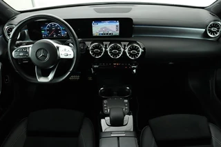 Mercedes-Benz A-Klasse Mercedes-Benz A-klasse 250e AMG Night | Panoramadak | Adaptive cruise |  Carplay | Stoelverwarming | Camera | Leder/Alcantara | Full LED | Sfeerverlichting | Navigatie - afbeelding nr 7
