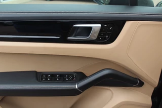 Porsche Cayenne Porsche Cayenne 3.0 E-Hybrid / Panoramadak / 360Camera / Luchtvering / 21'' / Softclose / Keyless / Sportchrono / Stuurverwarming / Stuurverwarming / DAB / Stoelverwarming / ACC - afbeelding nr 33