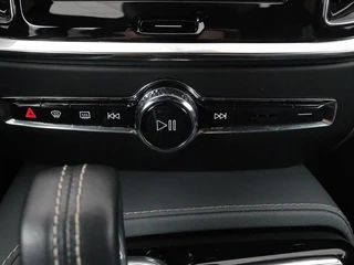 Volvo V60 Volvo V60 2.0 T8 Recharge AWD R-Design | Trekhaak |  Stoelverwarming | Camera | Harman/Kardon | Adaptive cruise | Memory | Carplay | Navigatie | 19'' lichtmetalen velgen - afbeelding nr 20