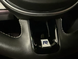 Volvo XC90 Volvo XC90 T8 Twin Engine AWD R-Design PANO/LUCHTVERING/TREKHAAK/H&K/MASSAGE+VENTILATIE/360CAMERA/20