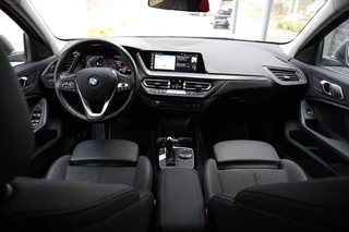 BMW 1 Serie BMW 1 Serie 118i Executive Business Aut. NAP/Sportstoelen/Live Cockpit Prof - afbeelding nr 3
