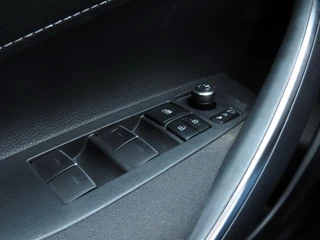 Toyota Corolla Toyota Corolla 1.8 Hybrid First Edition | STUUR+STOELVERWARMING | ADAPTIVE CRUISE CONTROL | NAVI | CAMERA | KEYLESS START | DAB+ | - afbeelding nr 17