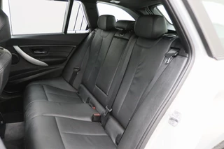 BMW 3 Serie Leer, Panoramadak, Cruise, Navigatie, Verwarmde Stoelen, Trekhaak, 18'' - afbeelding nr 13