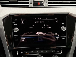 Volkswagen Passat Volkswagen Passat Variant 1.5 TSI Automaat/Trekhaak/Climate control/Stoelverwarming/150PK Keyless entry - afbeelding nr 14