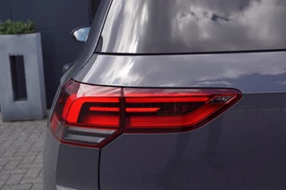 Volkswagen Golf Volkswagen Golf 1.5 TSI DSG R-Line 150pk/ Panodak /Trekhaak/ Camera / 19 Inch/DCC/ACC - afbeelding nr 12