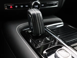 Volvo V60 Volvo V60 T8 PLUG-IN HYBRID AWD R-DESIGN HARMAN KARDON CAMERA DAB+ - afbeelding nr 18