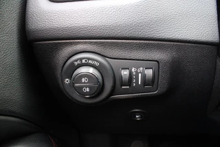 Jeep Compass Jeep Compass 4xe 240PK PHEV TRAILHAWK AUTOMAAT | NAVIGATIE | ACHTERUIRIJCAMERA | APPLE CARPLAY / ANDROID AUTO | DIGITALE COCKPIT | XENON KOPLAMPEN | 17
