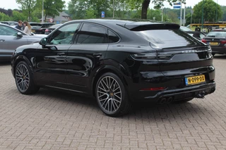 Porsche Cayenne Porsche Cayenne Coupé 3.0 / Trekhaak / Panoramadak / Camera / Luchtvering / 22'' / Bose / Stoelventilatie / Sportchrono / Stoelverwarming / DAB / ACC - afbeelding nr 3