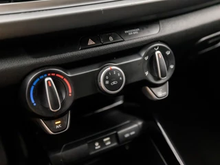 Kia Rio Kia Rio 1.0 TGDI Dynamic Sport (APPLE CARPLAY, NAVIGATIE, CAMERA, GETINT GLAS, SPORTSTOELEN, PARKEERSENSOREN, KEYLESS, CRUISE, LED, NIEUWSTAAT) - afbeelding nr 9