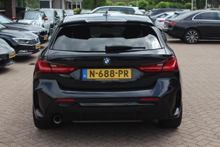 BMW 1 Serie BMW 1 Serie 118i Executive Ed. M Sport / Navigatie / Half leder / 19'' / Sportstoelen / Blackpack / Dakspoiler / Stoelverwarming / Cruise Control / Getint glas - afbeelding nr 15
