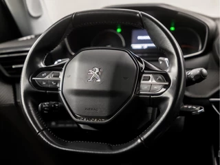 Peugeot 2008 Automaat (APPLE CARPLAY, NAVIGATIE, STOELVERWARMING, 360 CAMERA, LED KOPLAMPEN, SPORTSTOELEN, DAB+, LANE ASSIST, NIEUWE APK, NIEUWSTAAT) - afbeelding nr 18