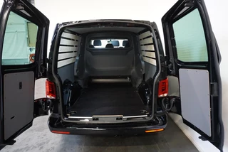 Volkswagen Transporter Volkswagen Transporter 2.0 TDI L2H1 28 Dubbele Cabine Highline Airco | Cruise Control adaptief | PDCVA | 17