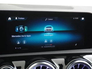 Mercedes-Benz CLA Mercedes-Benz CLA Shooting Brake 200 AMG // Panoramadak // Sfeerverlichting // Privacy Glas // 19