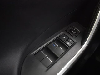 Toyota RAV4 Toyota RAV4 2.5 Hybrid AWD Bi-Tone | Parkeersensoren V+A | Stoelverwarming - afbeelding nr 19