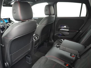 Mercedes-Benz GLA Mercedes-Benz GLA 200 AMG // Camera // Sfeerverlichting // Night Pakket // Augmented Reality // Carplay // 19