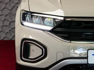 Volkswagen T-Roc Volkswagen T-Roc 1.5 TSI 150PK CARPLAY NAVI STOEL VERW. LED VIR.COCKPIT 03/2024 