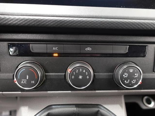 Volkswagen Transporter Volkswagen Transporter 2.0 TDI L2H1 102pk Airco Cruisecontrol Navigatie Apple Carplay parkeersensoren - afbeelding nr 23