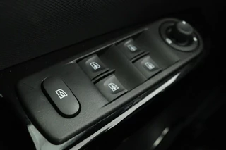 Renault Captur Renault Captur 1.2 TCe Xmod | 1e eigenaar | Automaat | Leder |  Stoelverwarming | Camera | Trekhaak | Navigatie | Keyless | Climate control - afbeelding nr 24