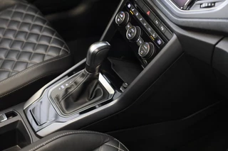 Volkswagen T-Roc Volkswagen T-Roc Cabrio 1.5 TSI R-Line / AUT / Acc / Digital Cockpit / Lane Assist / Dode Hoek / Leder / Camera / Navi / 20 Inch - afbeelding nr 17
