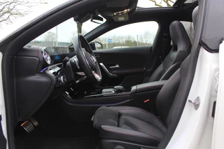 Mercedes-Benz A-Klasse Mercedes-Benz A-Klasse 180 Business Solution AMG / Panoramadak / Camera / Sfeerverlichting / Apple CarPlay / 18'' / DAB / Stoelverwarming / Cruise Control - afbeelding nr 10