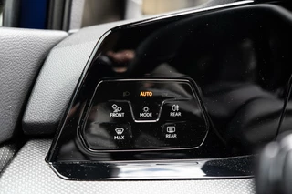 Volkswagen Golf Volkswagen Golf 1.5 eTSI R-Line Pano / HUD / Camera - afbeelding nr 18