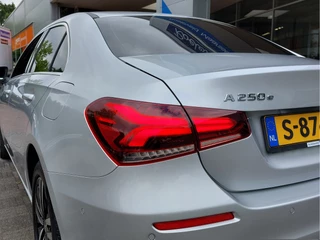 Mercedes-Benz A-Klasse Mercedes-Benz A-Klasse 250e Plug-In Hybrid Luxury Line | Origineel NL | Navi | Apple Carplay+Android Auto | Clima | Cruise | Stoelverwarming | Pdc V+A+Assist+Camera | Privacy Glass | 17''lm - afbeelding nr 50