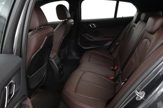 BMW 1 Serie BMW 1-serie 116i High Executive | M Sport | Leder |  Stoelverwarming | Carplay | Full LED | Sportstoelen | Navigatie | Climate control | Live Cockpit | Parkeerhulp | Cruise control - afbeelding nr 7