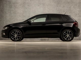 Volkswagen Polo Volkswagen Polo 1.0 TSI Sportline Automaat (APPLE CARPLAY, PARKEERSENSOREN, LM VELGEN, GETINT GLAS, SPORTSTOELEN, ADAPTIVE CRUISE, PARKEERSENSOREN, NIEUWSTAAT) - afbeelding nr 2