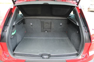 Volvo XC40 Volvo XC40 1.5 T3 R-Design, Pano, Trekhaak, Winterset, Pdc + camera, 360 vieuw, Stoel/stuur verwarming, Keyless, Carplay, Donkerglas, Harman kardon, Clima, Navi, Elektrische achterklep. - afbeelding nr 23