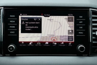 Škoda Karoq Skoda Karoq 1.5 TSI / 150 PK / DSG / Sportline / Black Edition / Panorama / Virtual Cockpit / Camera / Cruise Control / Trekhaak / 18