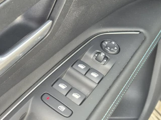 Peugeot 5008 Peugeot 5008 1.2 PureTech Blue Lease Allure 7-Persoons AUTOMAAT | NAVI | CLIMA | PDC | 18