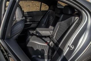 Mercedes-Benz C-Klasse Mercedes C-klasse 200 AMG Line, NAP, Leder, Pano, Burmester - afbeelding nr 11