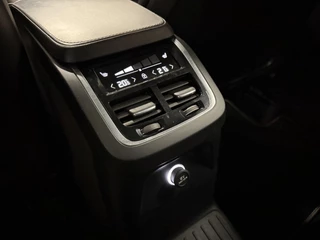 Volvo XC90 Volvo XC90 T8 Twin Engine AWD R-Design PANO/LUCHTVERING/TREKHAAK/H&K/MASSAGE+VENTILATIE/360CAMERA/20