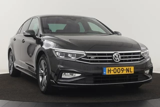 Volkswagen Passat Volkswagen Passat 1.5 TSI R Line | Stoelverwarming | Matrix LED |  Adaptive cruise | Carplay | Leder/Alcantara | Navigatie | Parkeerhulp - afbeelding nr 35