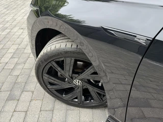 Volkswagen Golf Volkswagen Golf 1.5 eTSI R-Line Automaat | Panoramadak | LED | Black Style | Harman/Kardon HiFi | Achteruitrijcamera | Sfeerverlichting | Trekhaak afneembaar | Adaptieve cruise control | Parkeersensoren voor en achter - afbeelding nr 62