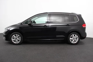 Volkswagen Touran Volkswagen Touran 1.5 TSI DSG Highline 7p | Navigatie | Apple Carplay/Android Auto | Parkeersensoren | Adaptive Cruise Control | Stoel-en stuurverwarming | Elektrische achterklep | Getinte ramen | Climatronic - afbeelding nr 7